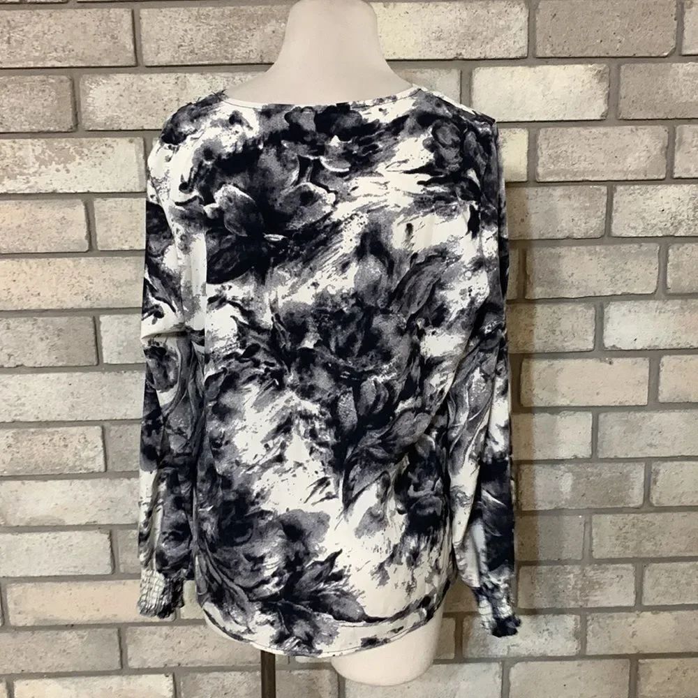 3for$20 blouse 8/10 - Picture 2 of 4